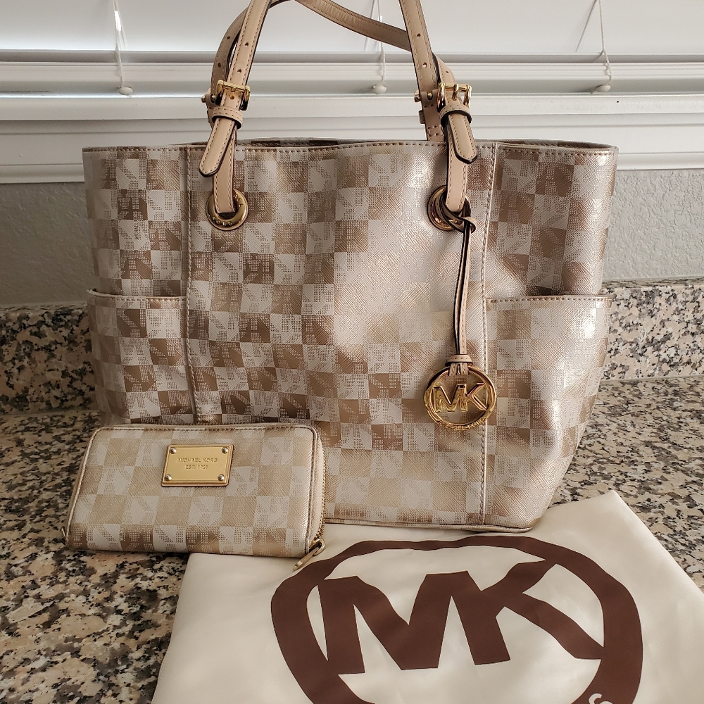 Michael Kors tote purse and Wallet